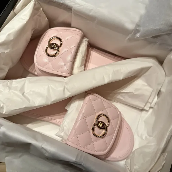 Design Chanel Quilted Slide Sandals Black with Gold CC Logo Slippers - 5