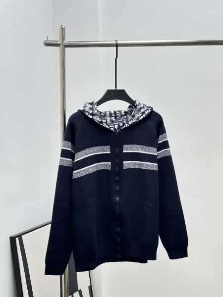 Design Zip-Up Hoodie with Striped Pattern and Printed Lining Gray Hoodie - 7