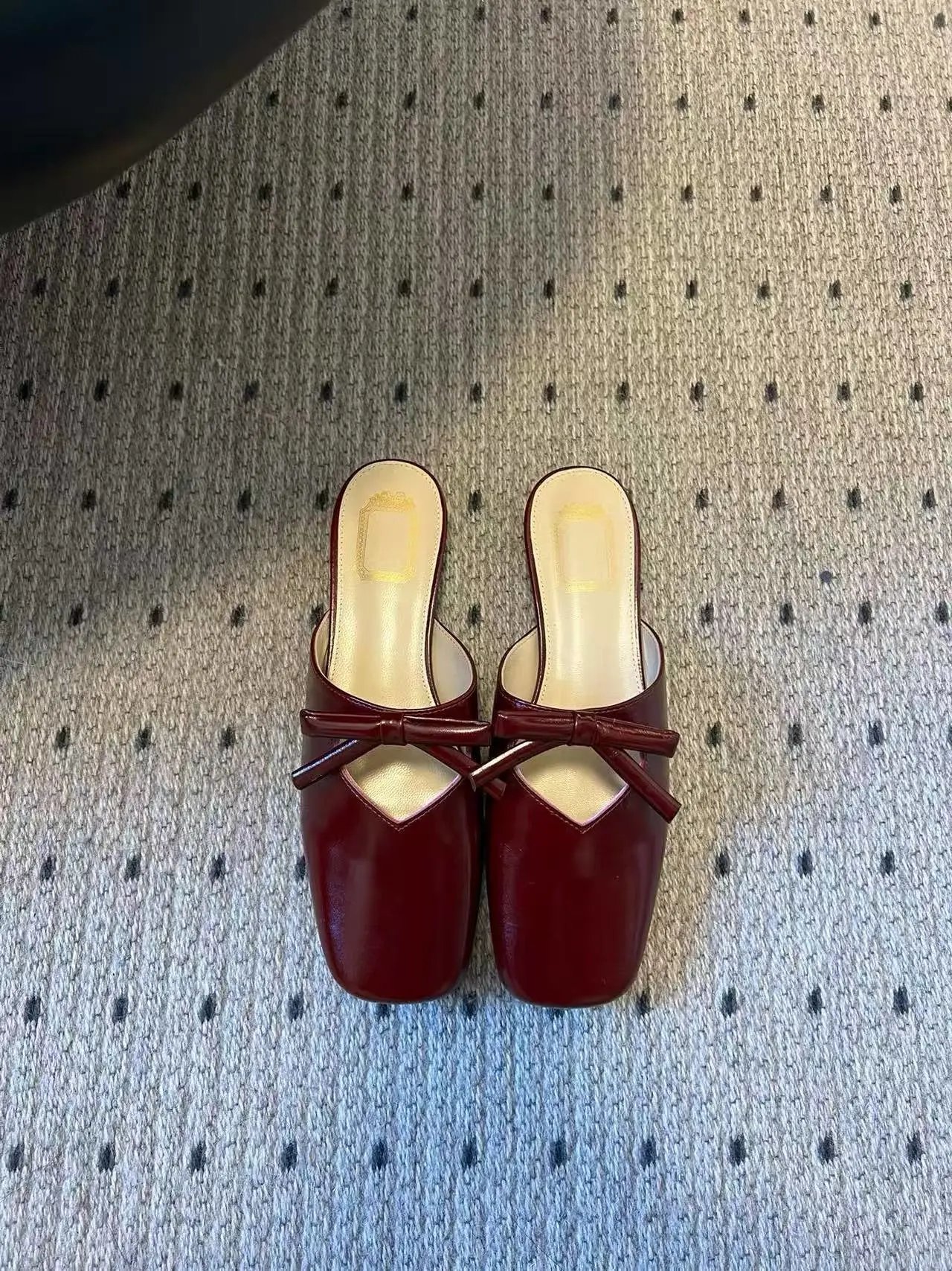 Design Burgundy Bow-Embellished Square-Toe Mules Slippers