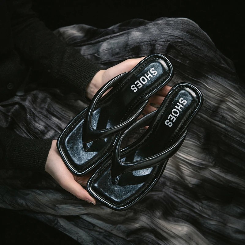 Design Square-Toe Flip-Flop Black Sandals Slippers