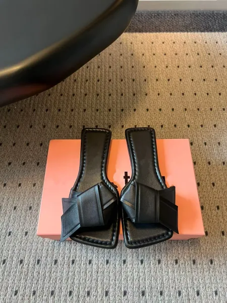 Hermès Oran Sandals Black Leather Bow-Embellished Slide Sandals - 1