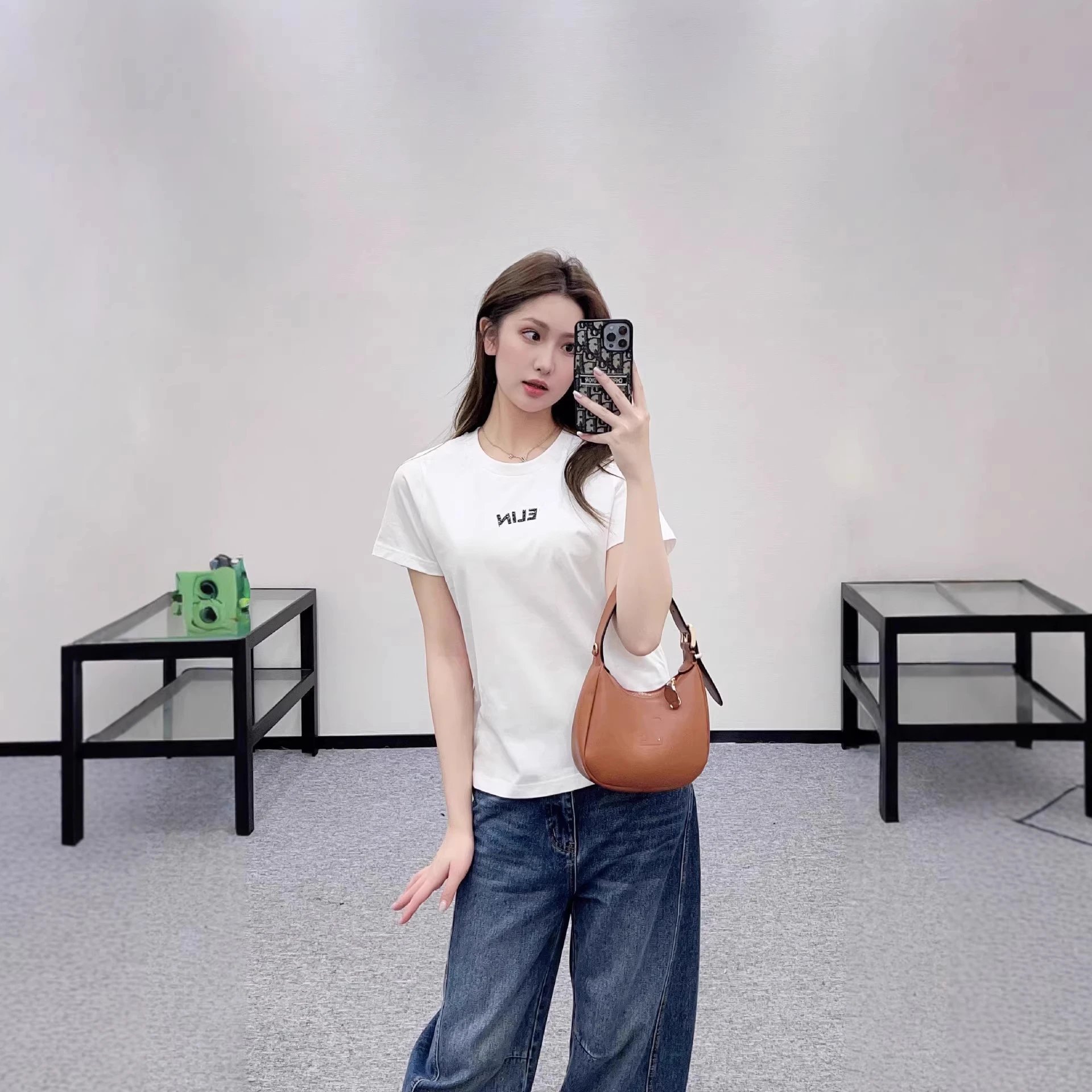 Design ELIN Logo Embroidered Black T-Shirt T-Shirts - 5
