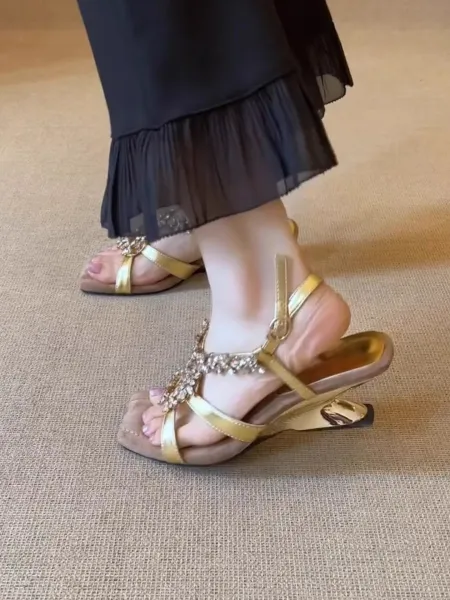 Design Crystal-Embellished Gold Strap Square-Toe Block Heel Sandals - 5