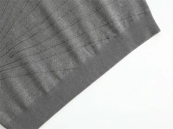 Design Short-Sleeve Knit Sweater in Light Gray with Diagonal Ribbed Texture - 19