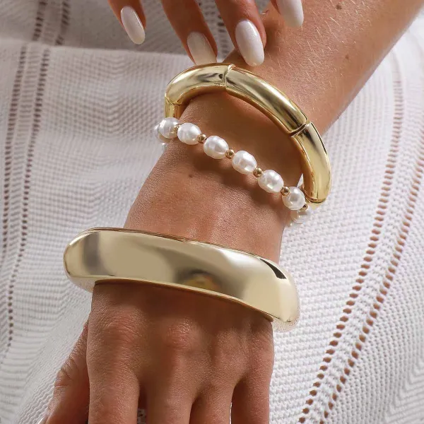 Design Green and Cream Resin Bead Stretch Bracelet - 25
