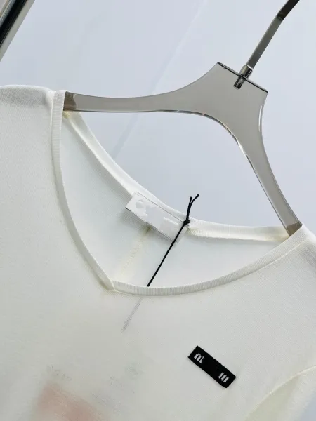 Design Long Sleeve V-Neck Base Layer Cream Top - 13