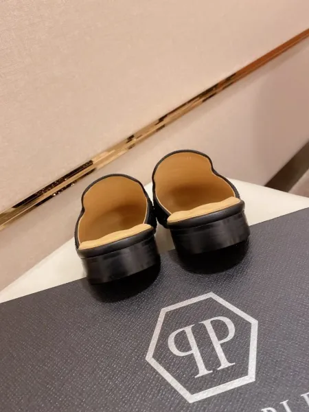 Design Crystal-Embellished Black Mule Slipper - 6