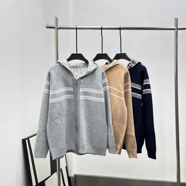 Design Zip-Up Hoodie with Striped Pattern and Printed Lining Gray Hoodie - 6