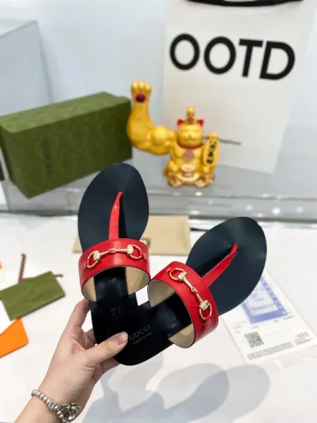 Gucci Horsebit Thong Sandals Black and Tan Leather Sandals - 2