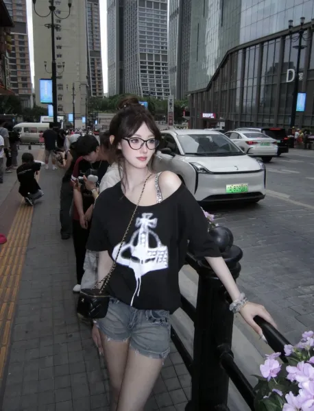 Vivienne Westwood Orb Spray Paint Black T-Shirt - 8