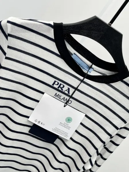 Prada Striped Logo Long-Sleeve Cropped Top White / Black T-Shirts - 9