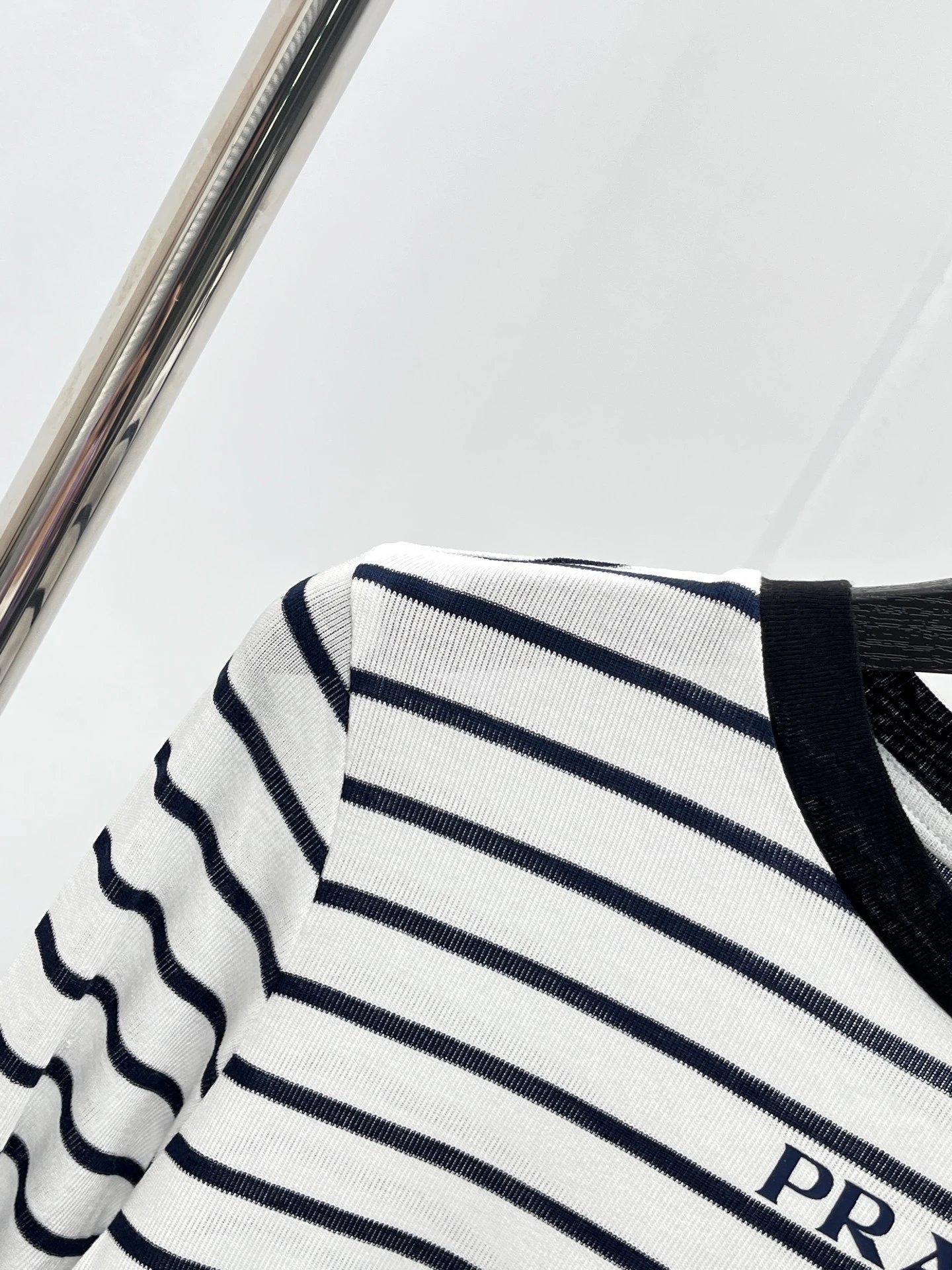 Prada Striped Logo Long-Sleeve Cropped Top White / Black T-Shirts - 11