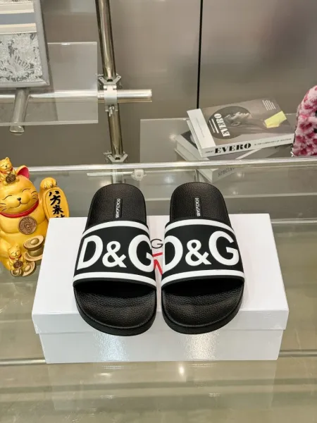 Dolce & Gabbana D&G Logo Slide Sandals Burgundy and Black Slippers - 9
