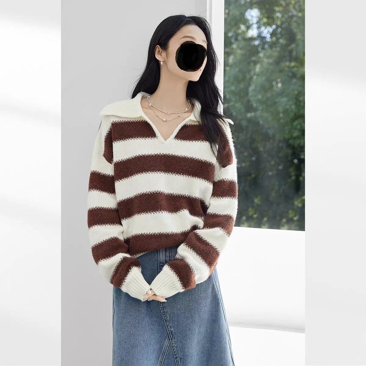 Design Striped Collared Knit Sweater in Navy and Cream Sweater - 4
