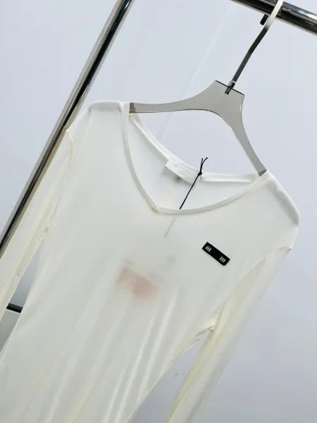 Design Long Sleeve V-Neck Base Layer Cream Top - 12