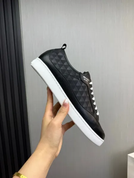 Prada Re-Nylon Low-Top Sneakers Black / White - 7