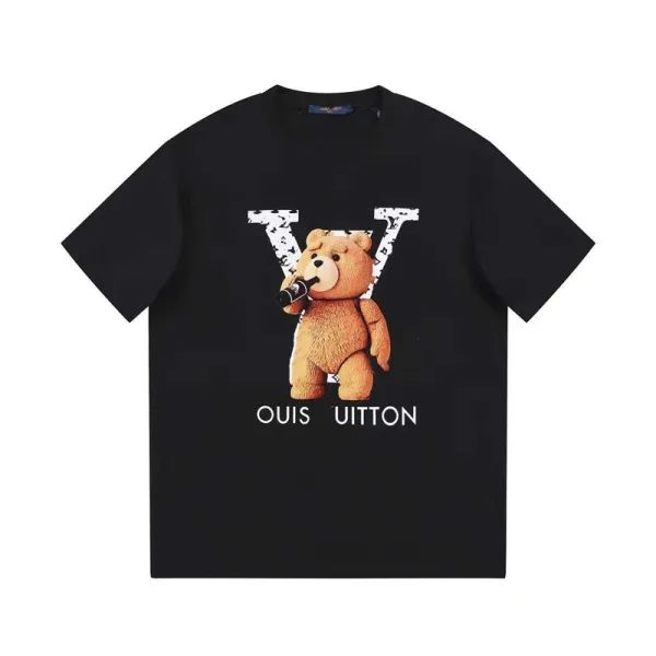 Design Louis Vuitton x Ted Bear Graphic Print Black T-Shirt T-Shirts - 1