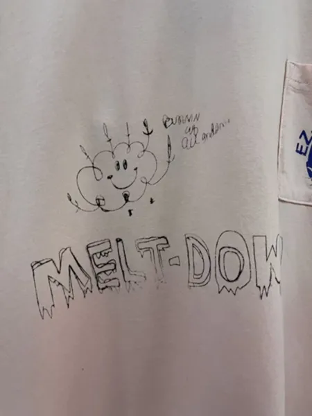 Design Melt-Dow Distressed Graphic T-Shirt Peach - 8