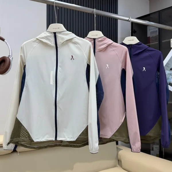 Design Uniqlo U Light Windbreaker Pink with Mesh Panel Jacket Outerwear - 2