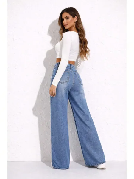 Design Wide-Leg High-Waisted Blue Jeans with White Long-Sleeve Crop Top - 5