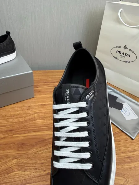 Prada Re-Nylon Low-Top Sneakers Black / White - 10