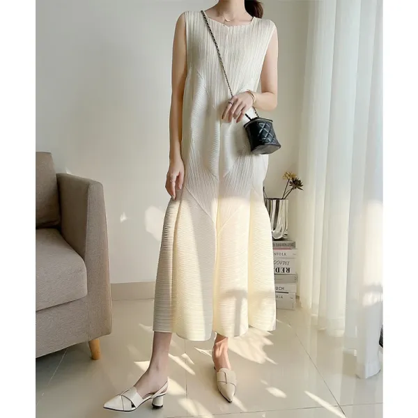 Design Pleated Sleeveless Maxi Dress in Ivory Dress - 7