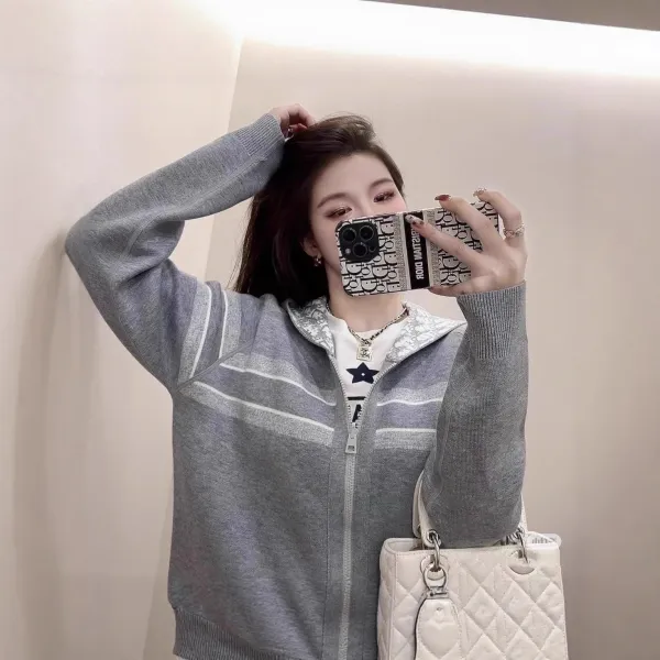 Design Zip-Up Hoodie with Striped Pattern and Printed Lining Gray Hoodie - 3