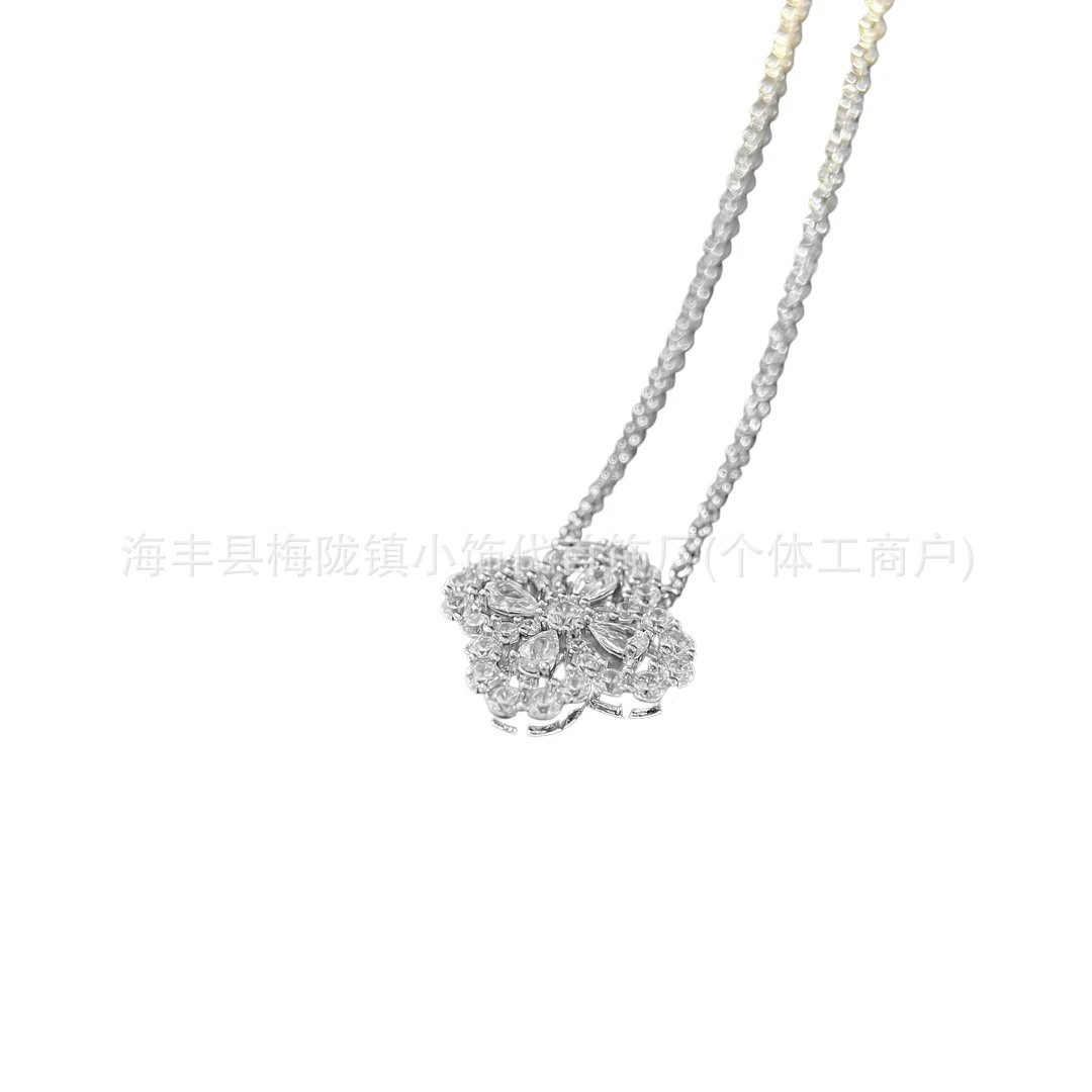 PT950 Platinum Flower Pendant Necklace Silver Sparkling Floral