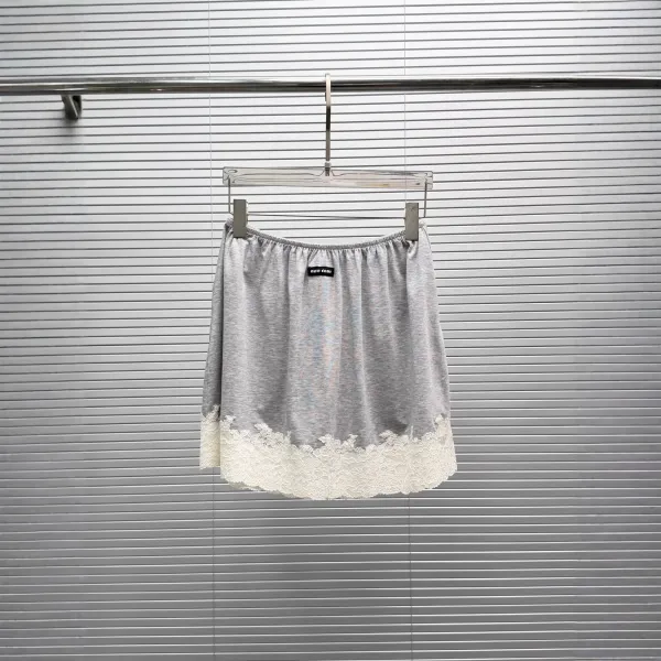 Design Lace-Trimmed Cropped T-Shirt and Shorts Set Gray - 9