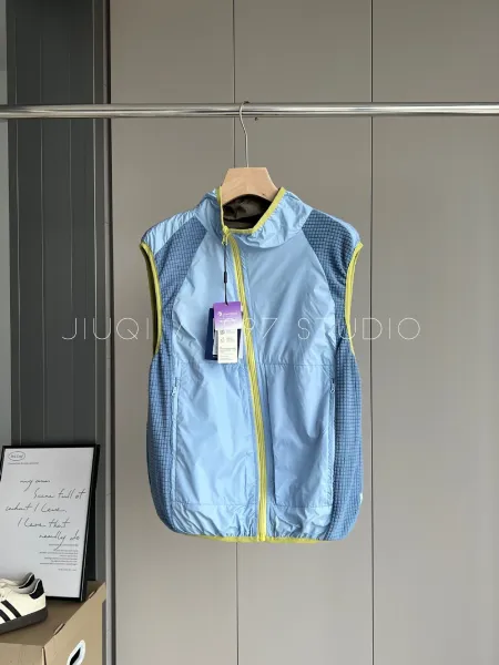 Design JIUQI / 1997 Studio Lightweight Hooded Vest Green Outerwear.vest - 6