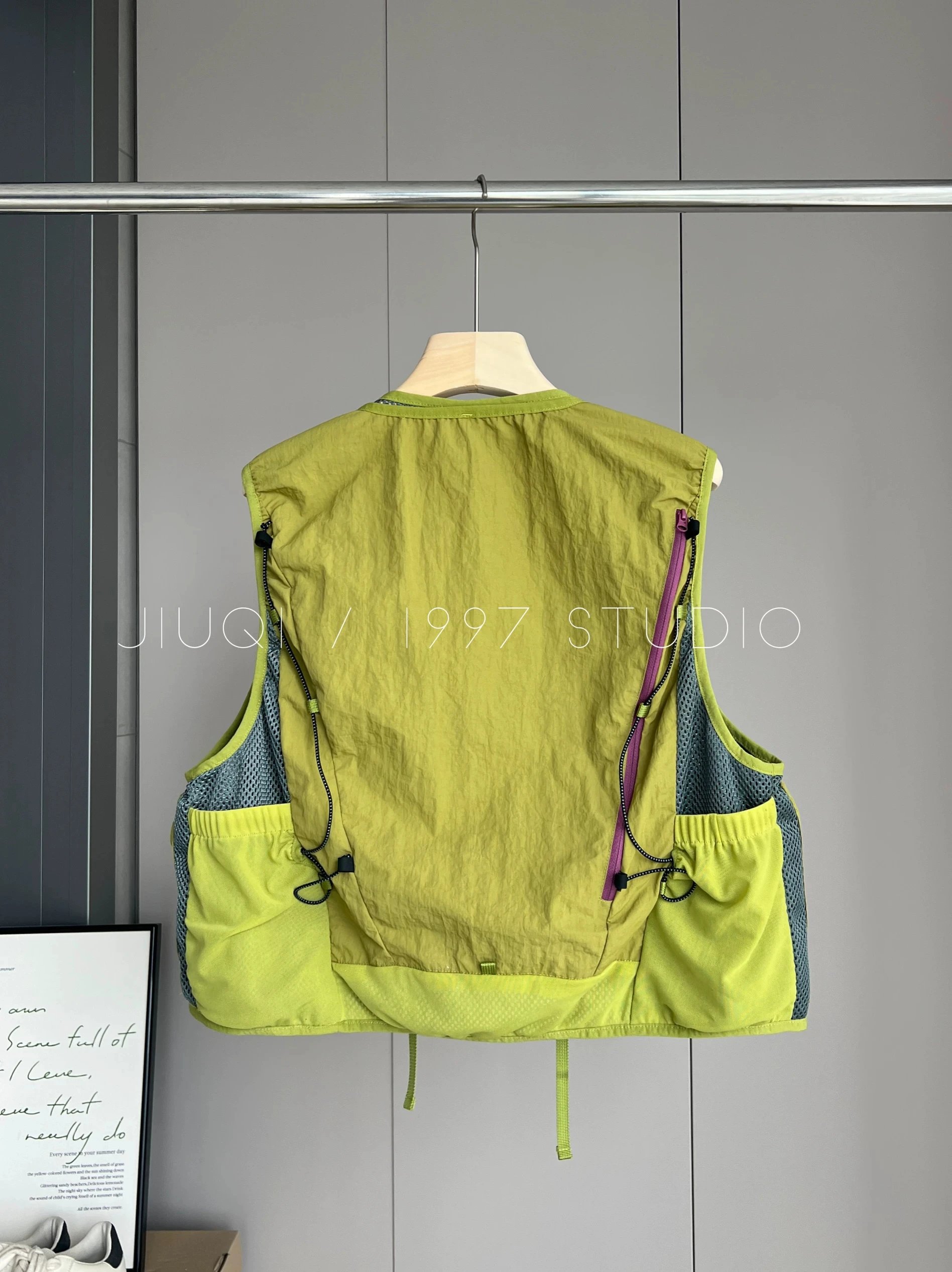 Design Utility Mesh Vest Navy with Red Zipper Accents Vest - 12