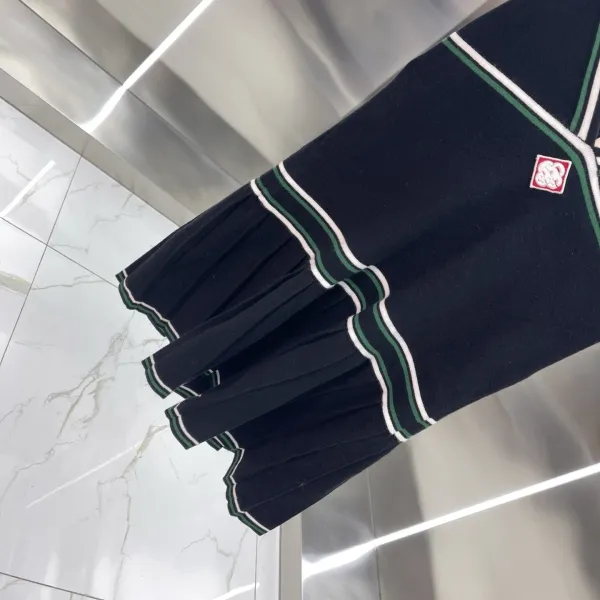 Design Knit Halter Dress with V-Neck and Pleated Hem in Forest Green - 4