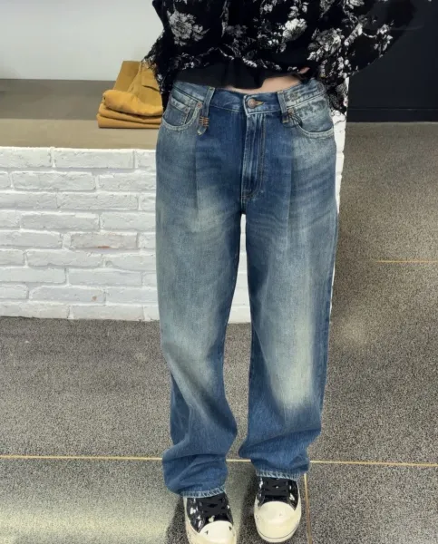 Design Wide-Leg Distressed Wash Jeans - 10