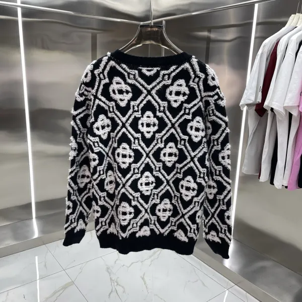 Design Knit Sweater with Green Logo Pattern White - 8