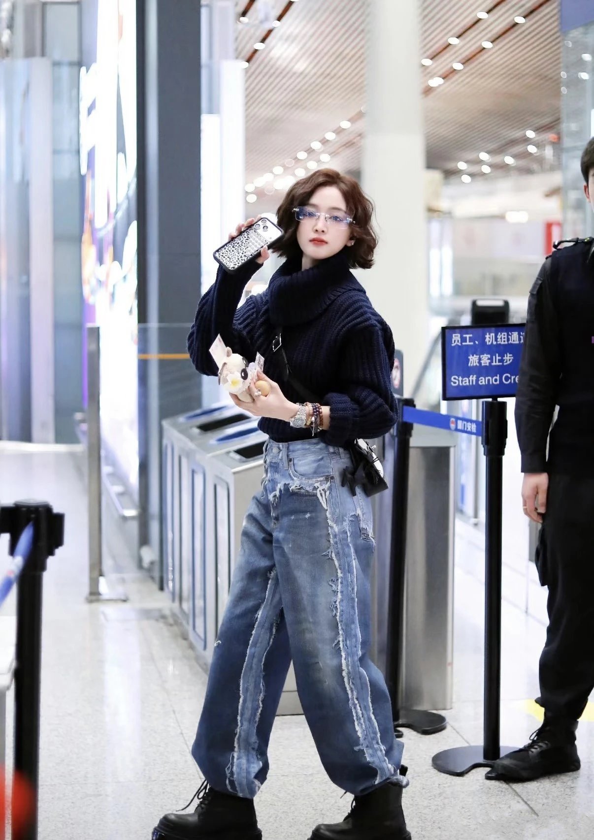 Design Wide-Leg Distressed Denim Jeans Blue - 2