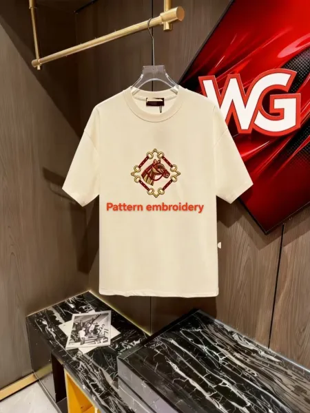 Design Horse Motif Embroidered Beige T-Shirt - 1