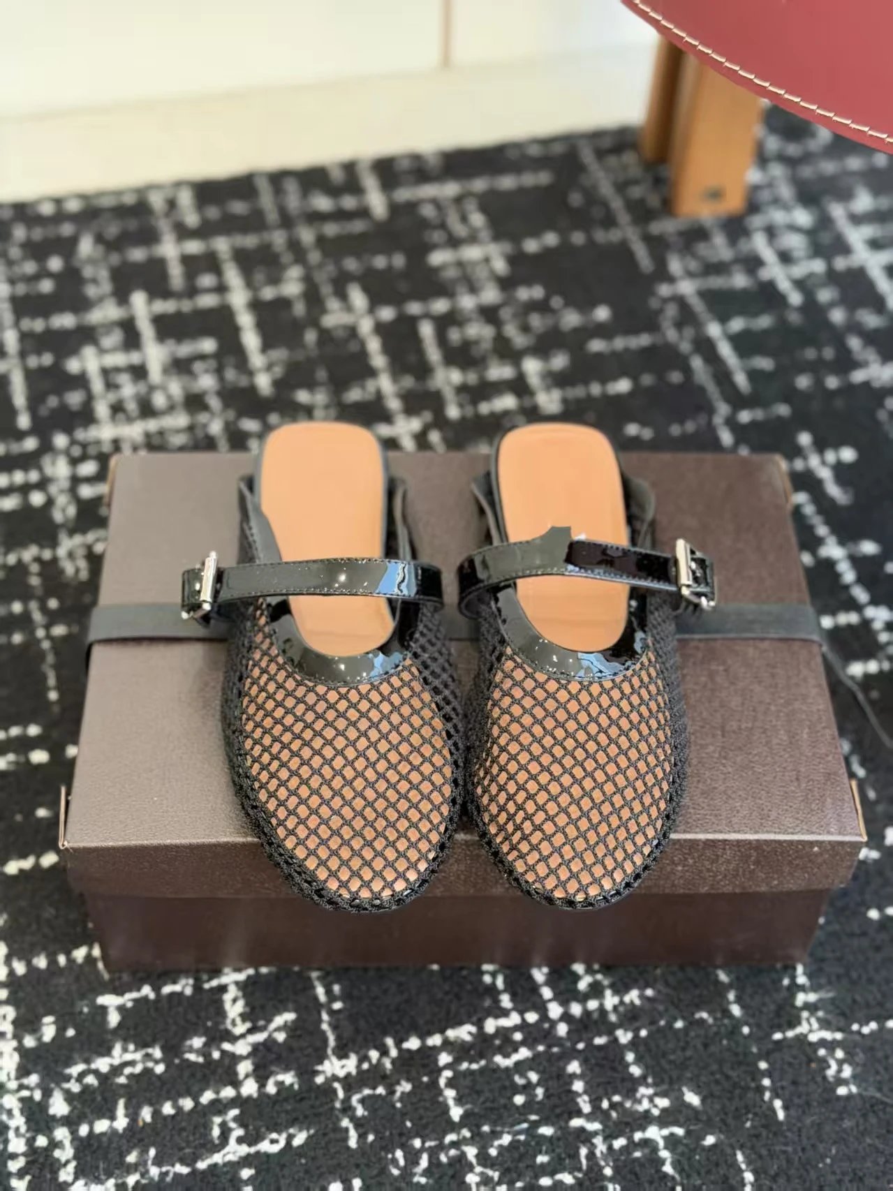 Design Mesh Mule with Patent Strap Black Shoes Slippers