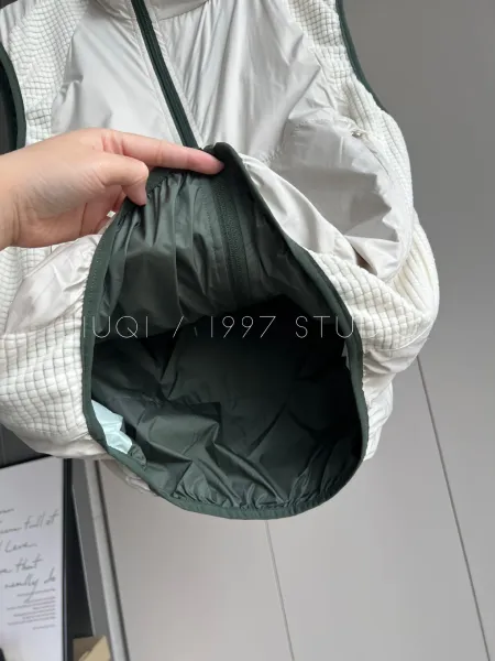 Design JIUQI / 1997 Studio Lightweight Hooded Vest Green Outerwear.vest - 11