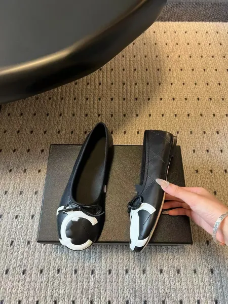 Chanel CC Logo Ballet Flats Black and White Leather Shoes Casual Shoes - 32