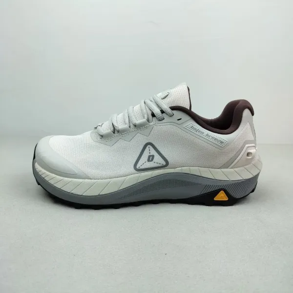 On Running Cloudstratus Breeze Gray / White Sneakers Running Shoes - 1