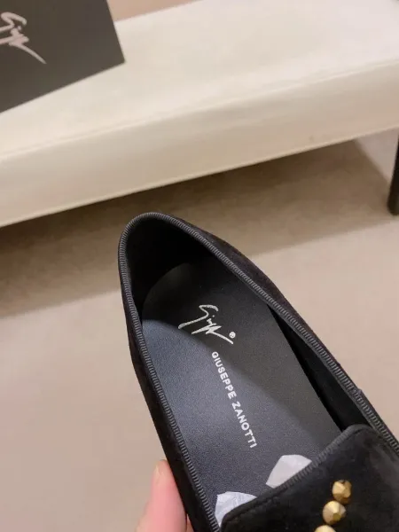 Design Giuseppe Zanotti Crystal-Embellished Black Suede Loafers - 4