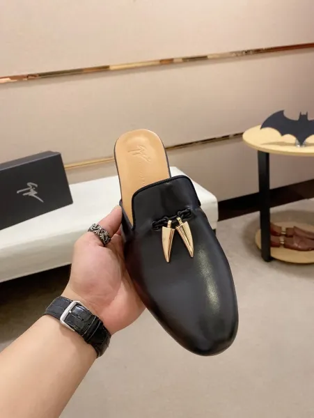 Design Giuseppe Zanotti Spike Loafer Black Leather Mule Loafers - 5