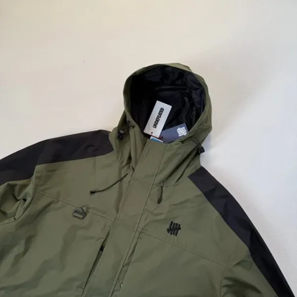 Design UNDEFEATED Field Jacket Olive Green and Black Outerwear - 20
