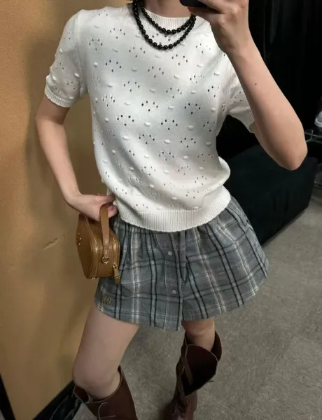 Design White Openwork Knit Sweater with Gray Plaid Shorts and Brown Boots Sweater - 9