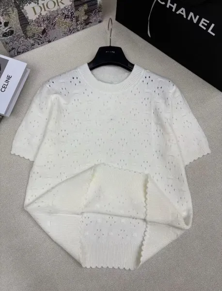 Design White Openwork Knit Sweater with Gray Plaid Shorts and Brown Boots Sweater - 13