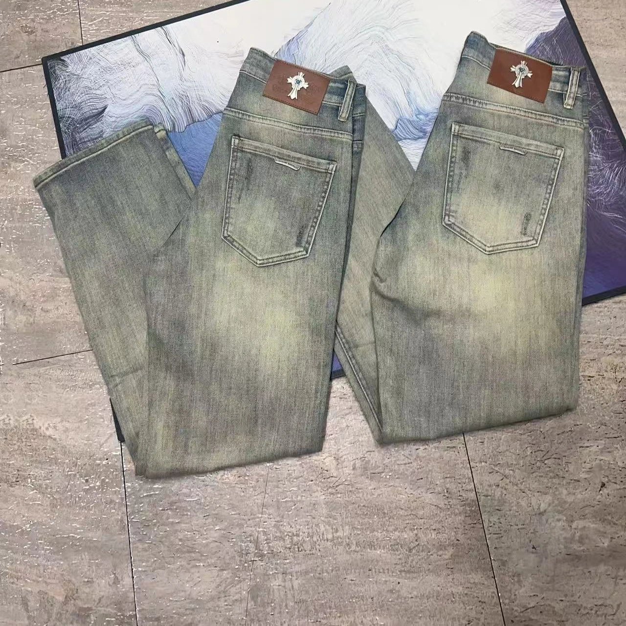 Gradient Wash Straight Jeans with Metal Logo