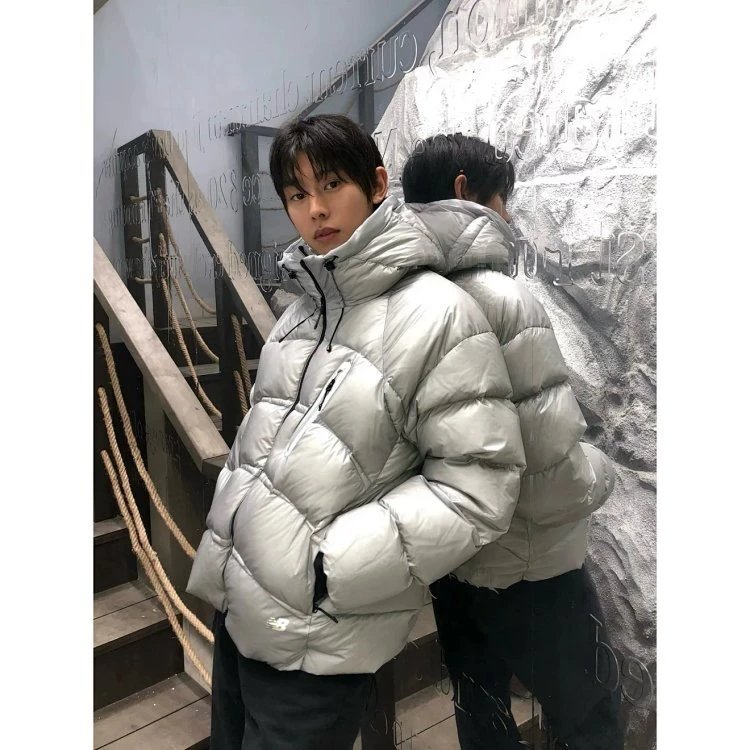 The North Face Reflective Zip Pocket Padded Hooded Down Jacket