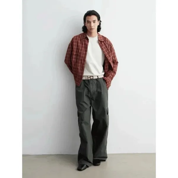 Design Oversized Plaid Shirt in Brown, Navy, and Red with White T-Shirt Layering Tops.shirt - 7