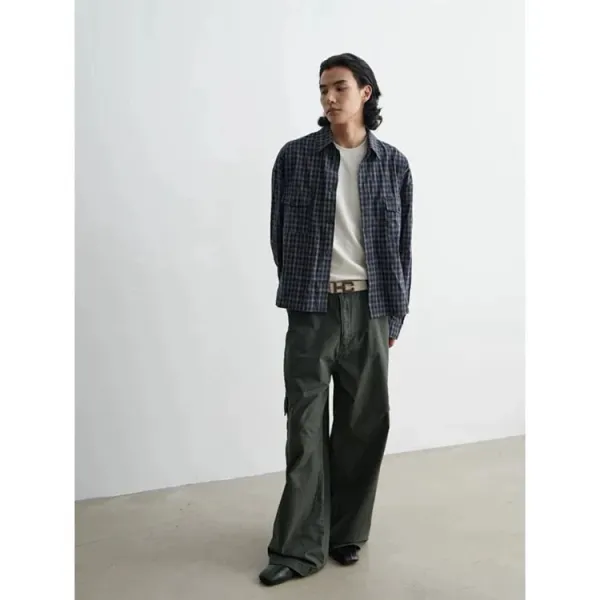 Design Oversized Plaid Shirt in Brown, Navy, and Red with White T-Shirt Layering Tops.shirt - 10