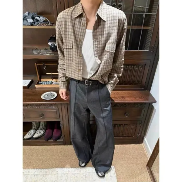 Design Oversized Plaid Shirt in Brown, Navy, and Red with White T-Shirt Layering Tops.shirt - 17